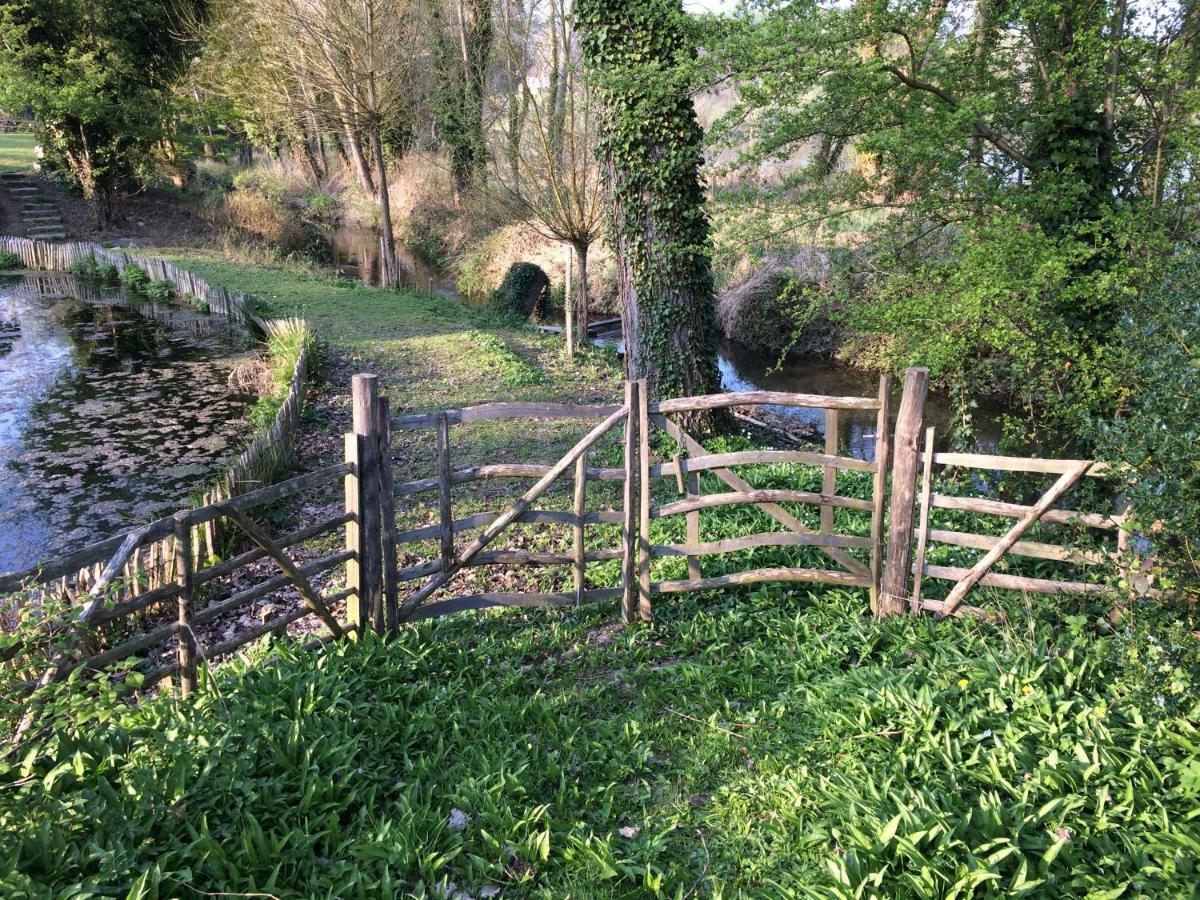 Bed and Breakfast Le Jardin Des Sources La Hulpe Exterior foto